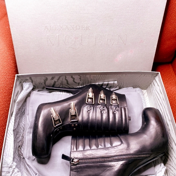 Alexander McQueen, Black, size 40 - Picture 1 of 1